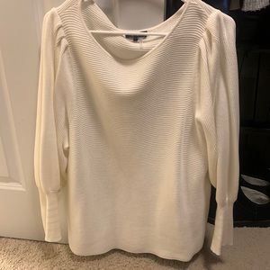 New! Beautiful lightweight sweater